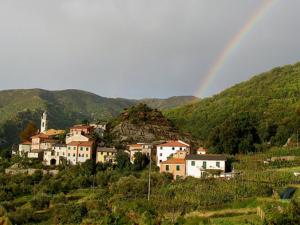 Casa semipindipendente in caratteristico e suggestivo borgo della Val Graveglia